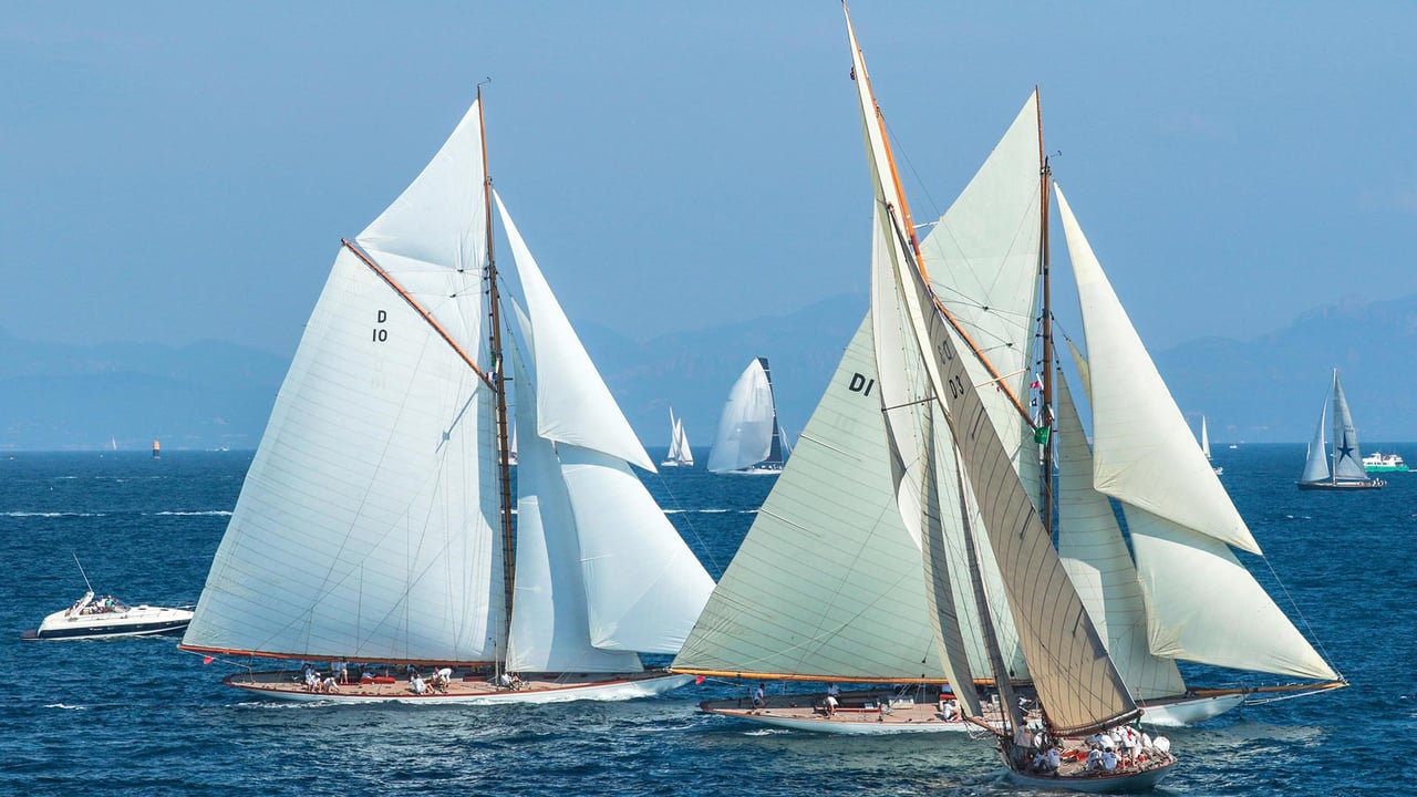 Voiliers lors de la régate des « Voiles de Saint-Tropez » (© Ilona Barna/Alamy Stock Photo)