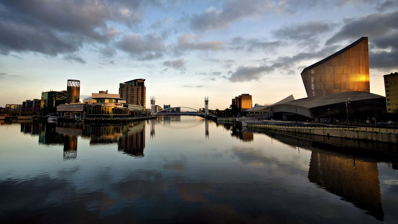 The Lowry Theatre and Imperial War Museum North, with reflections at Salford Quays, Greater Manchester (© Michelle McMahon/Getty Images)