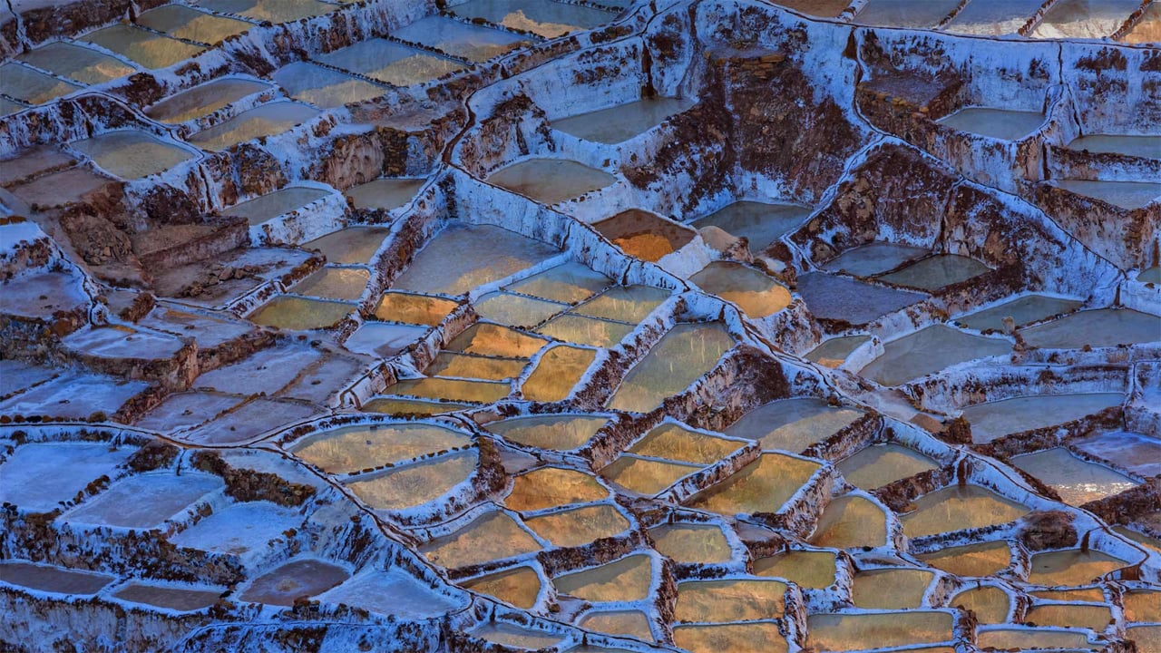 Salt ponds of Maras in Peru's Sacred Valley of the Incas (© Fotofeeling/Westend61 on Offset/Shutterstock)