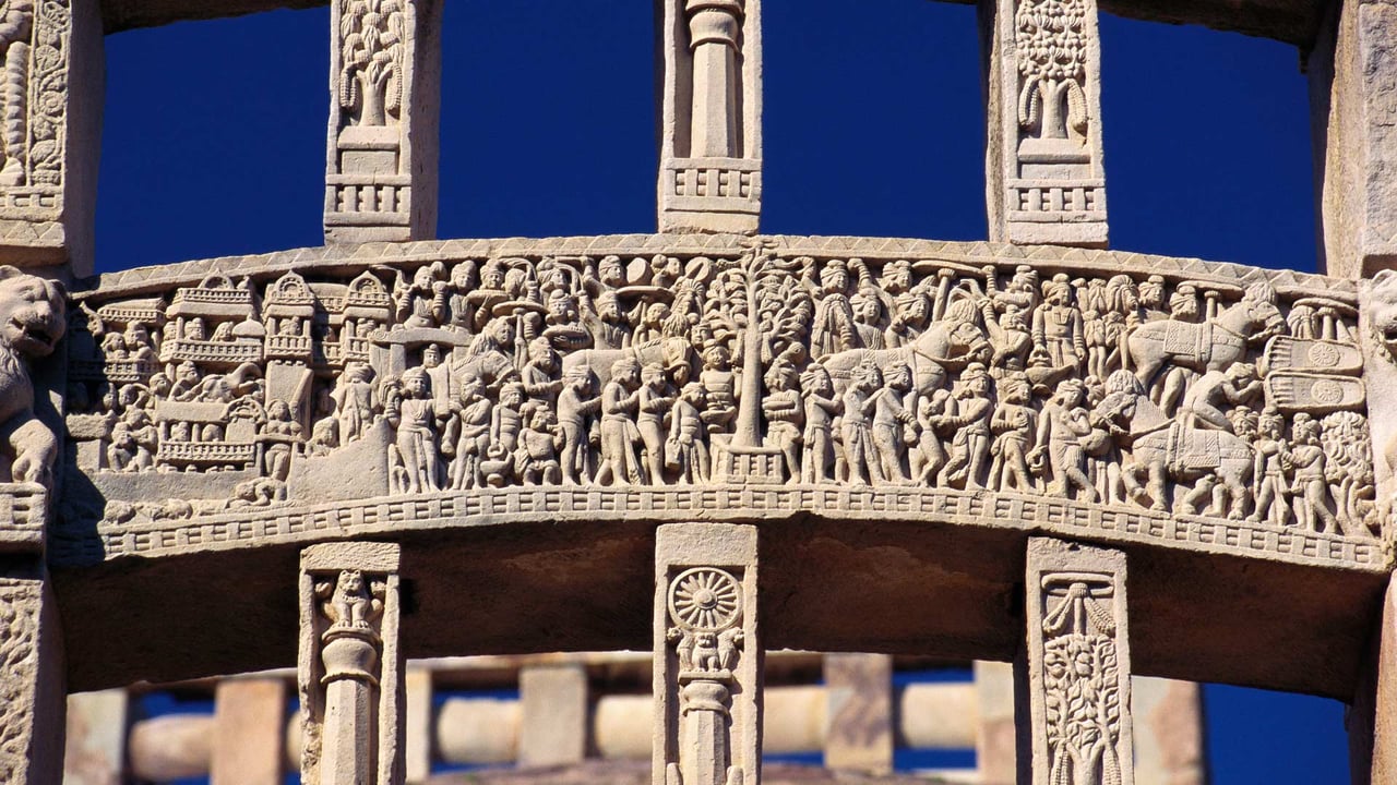 Carved stories of King Ashoka on gate of Sanchi Stupa, Madhya Pradesh, India (© Dinodia Photos/Alamy Stock Photo)