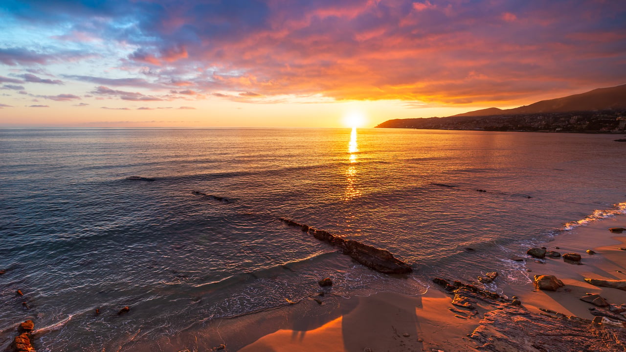 Spiaggia di Sanremo, Liguria (© fbxx/iStock/Getty Images)
