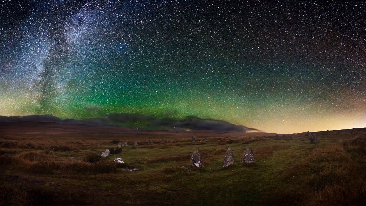 Dartmoor's Scorhill Stone Circle under a starry night sky, Devon. (© Matt Stansfield/Getty Images)