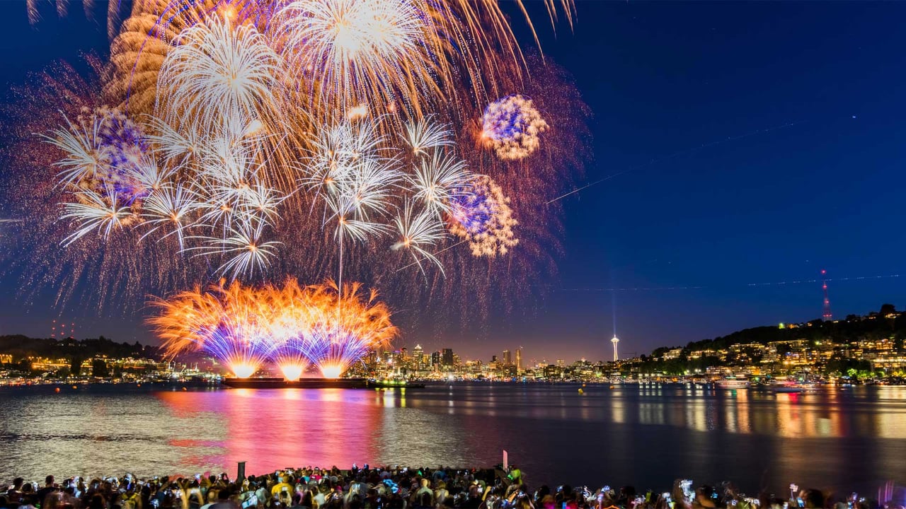 July 4th fireworks over Lake Union, Seattle (© Onest Mistic/Getty Images)