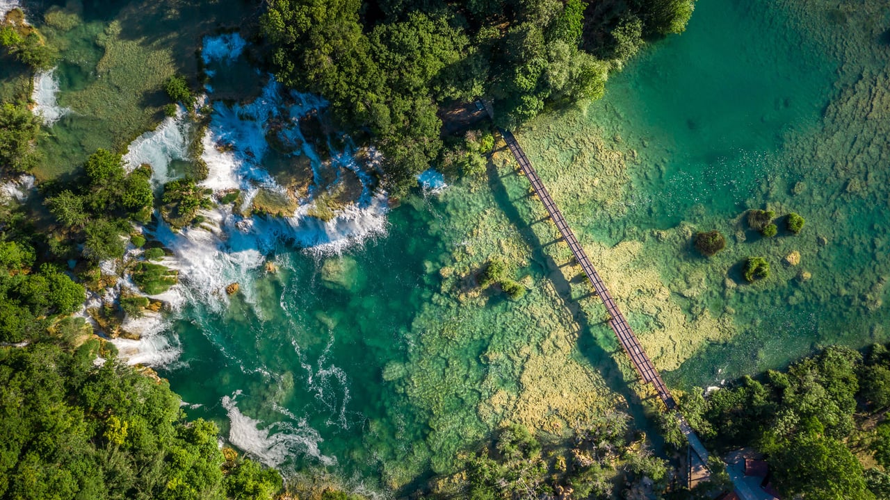 Chutes de Skradinski Buk, Parc national de Krka, Croatie (© Amazing Aerial Agency/Adobe Stock)