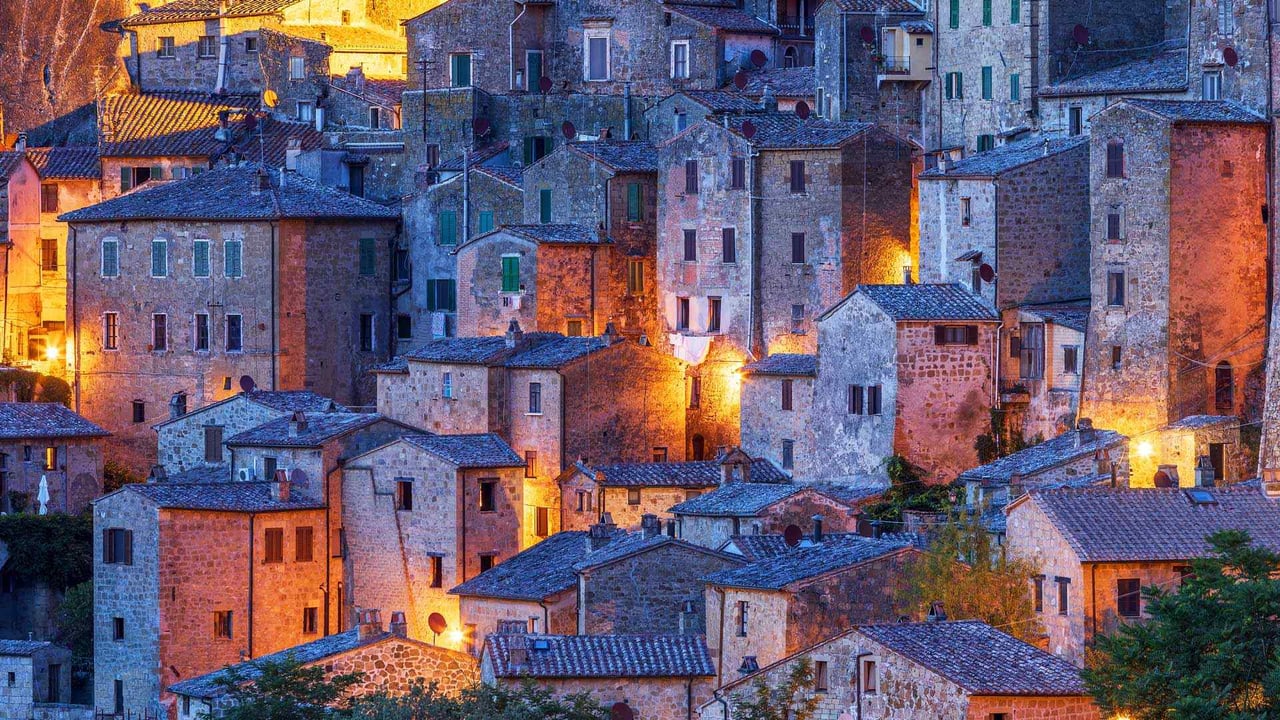 Sorano, Tuscany, Italy (© Luigi Vaccarella/eStock Photo)