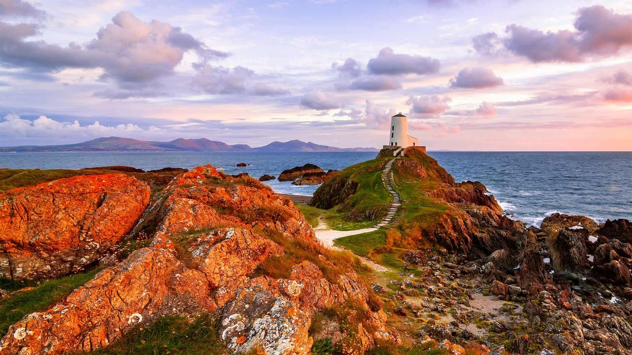 Tŵr Mawr lighthouse on Llanddwyn Island, Anglesey, Wales (© Joe Daniel Price/Getty Images)