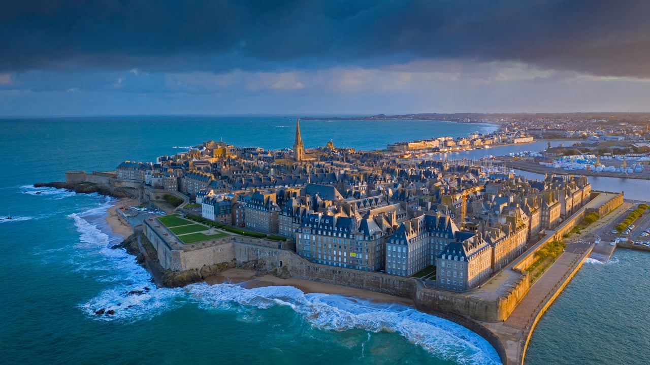 Saint-Malo in Brittany, France (© Mathieu Rivrin/Moment/Getty Images)