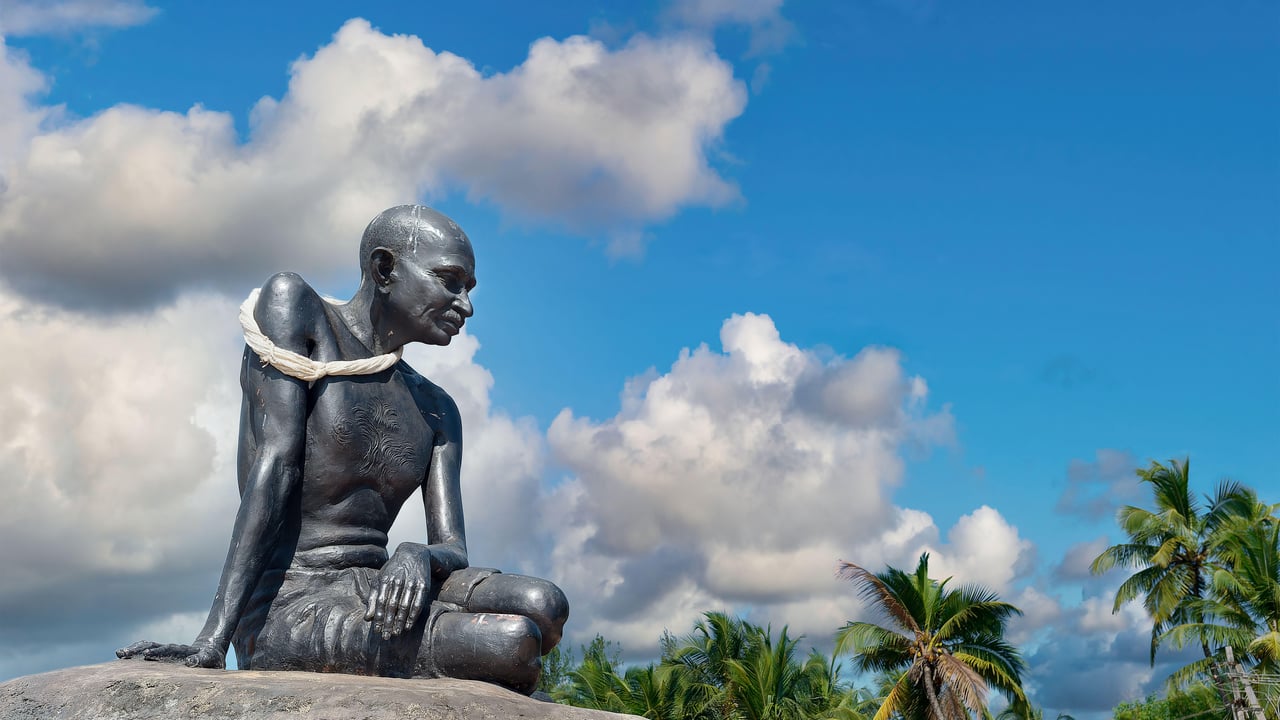 Mahatma Gandhi statue at Malpe Beach, Udupi, Karnataka (© Rainer Krack/Alamy)