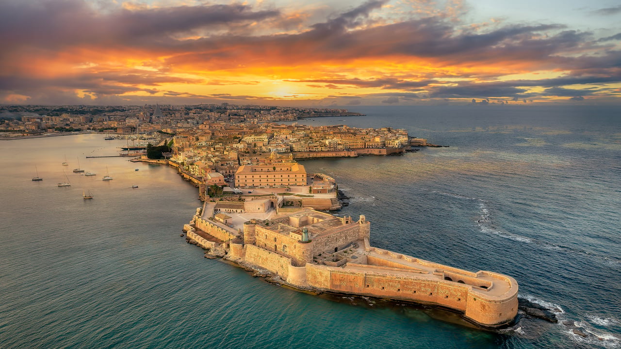 Syracuse at sunset, Sicily, Italy (© Balate Dorin/Getty Images)