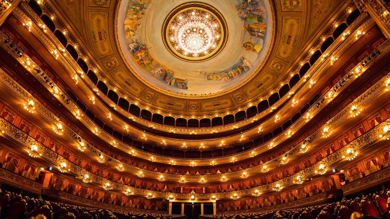 Teatro Colón in Buenos Aires, Argentina (© Wei Hao Ho/Alamy)