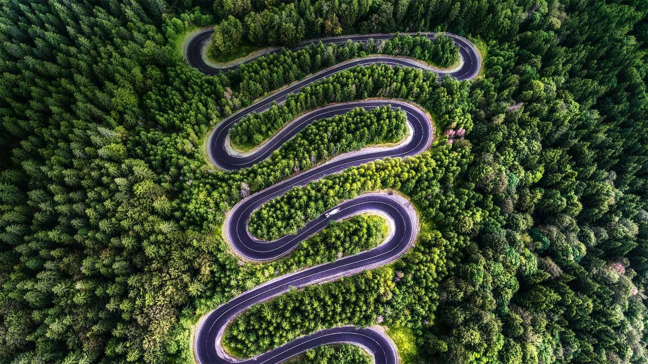 The Transfăgărășan in Transylvania, Romania (© Calin Stan/Shutterstock)