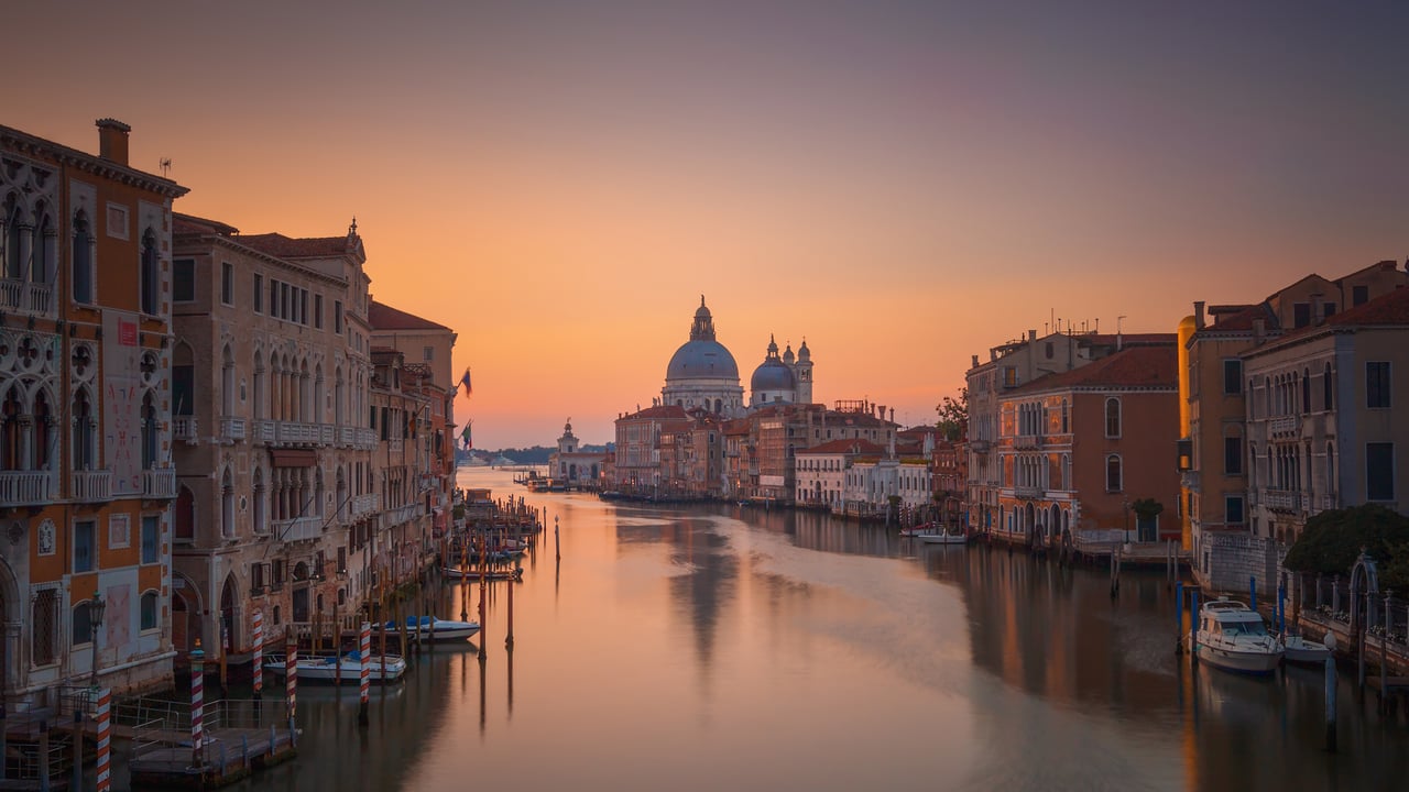 Grand Canal in Venice, Italy (© Juan Romero/Cavan Images)