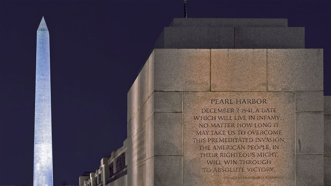 View of the Washington Monument and the National World War II Memorial with its Pearl Harbor Dedication, Washington, DC (© Olga Bogatyrenko/Shutterstock)