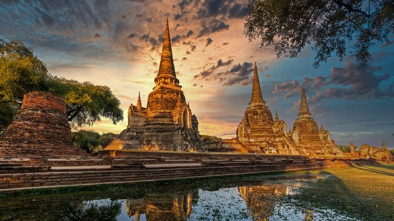 Wat Phra Si Sanphet, Ayutthaya Historical Park, Ayutthaya, Thailand (© travelstock44/Alamy)