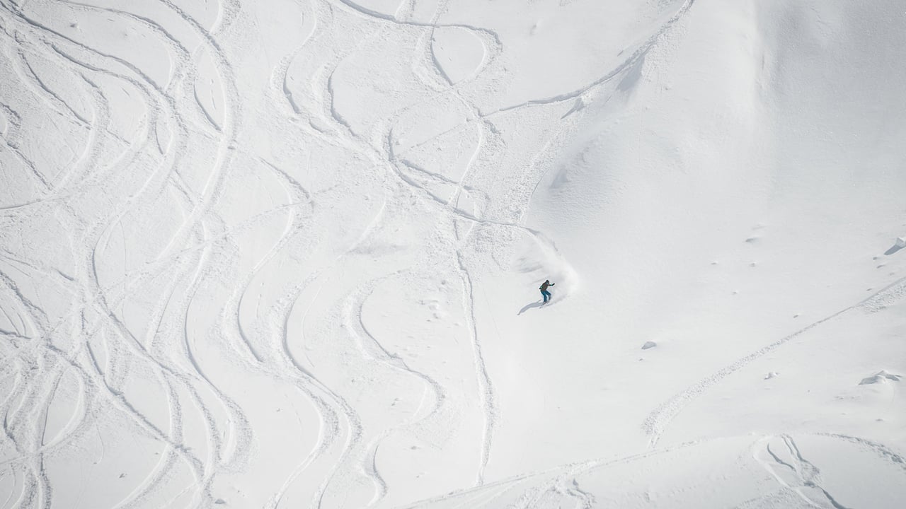 Snow boarder in Whistler, B.C. (© John Crux/Alamy Stock Photo)