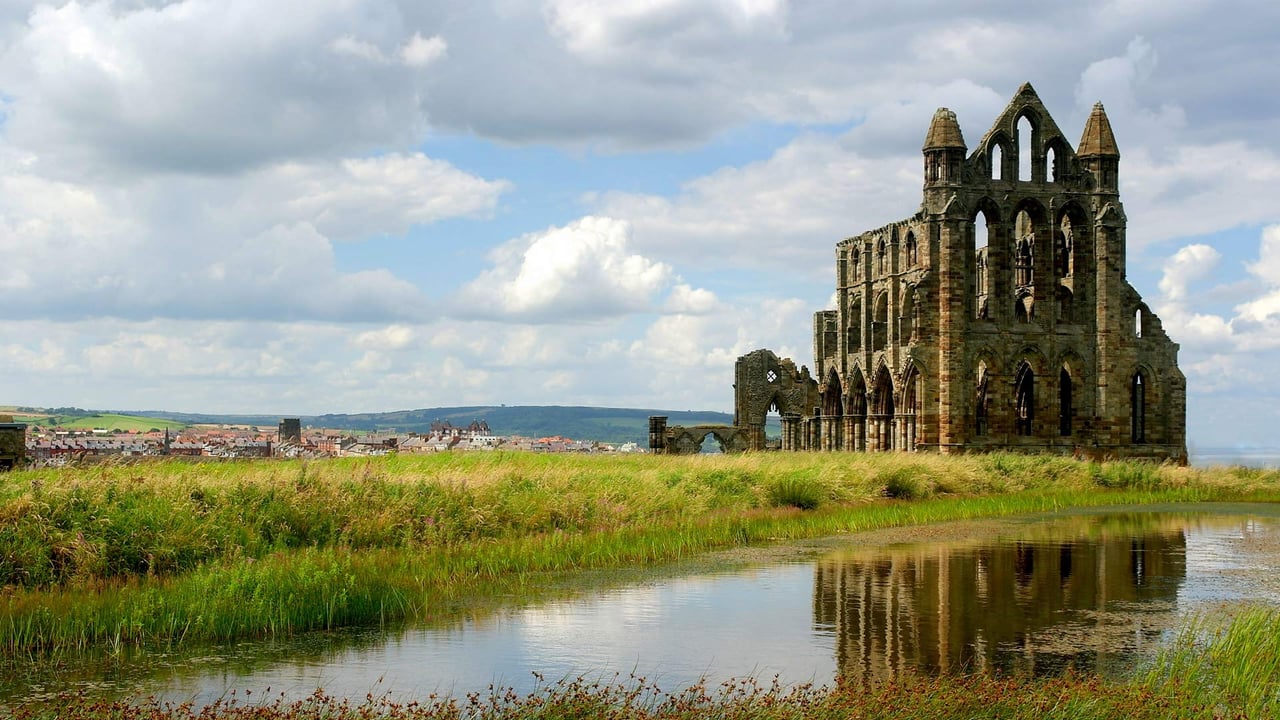 Whitby Abbey, North Yorkshire, England (© Kev Hill/Moment/Getty Images)