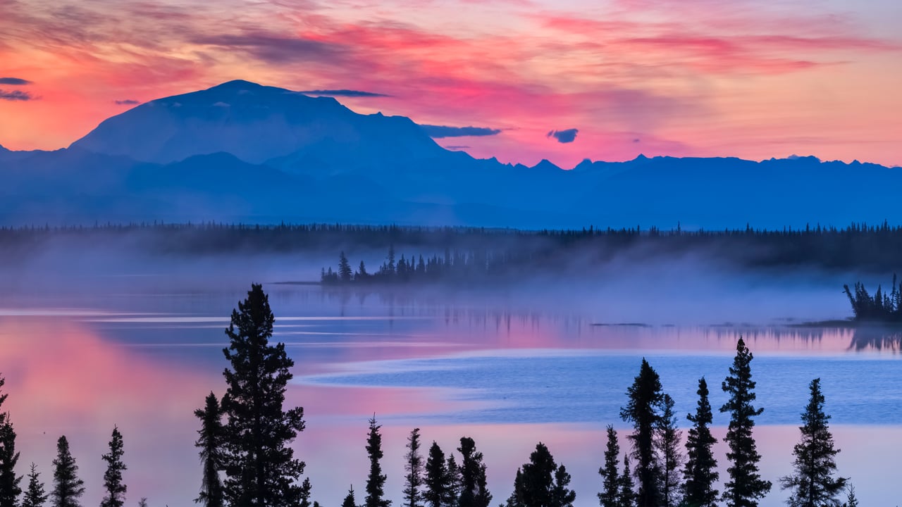 Willow Lake et le mont Blackburn, Parc national et réserve de Wrangell–Saint-Élie, Alaska, États-Unis (© Patrick J. Endres/Getty Images)