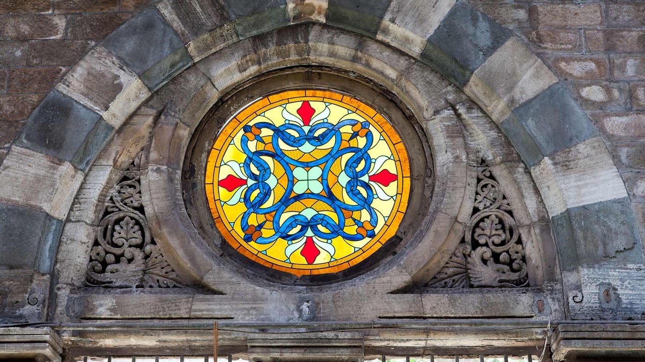 Colourful stained-glass window at the CST railway station (earlier Victoria Terminus), Mumbai (© Natalie Solveland/Alamy Stock Photo)