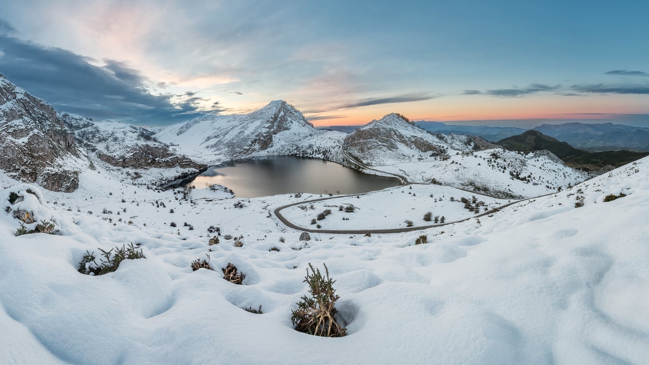 Lakes of Covadonga, Asturias, Spain (© emiliozv/Getty Images)