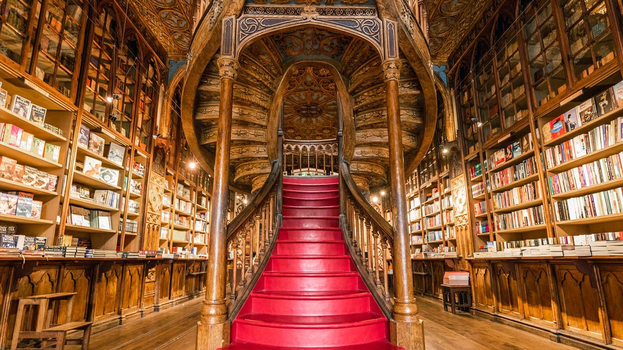Livraria Lello, Porto, Portugal, (© Plainpicture/AWL/Marco Bottigelli)