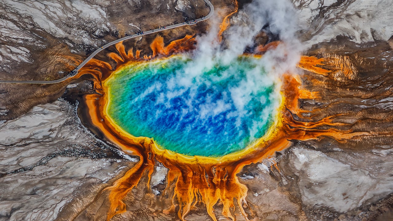 Grand Prismatic Spring, Yellowstone National Park, Wyoming (© Ajith Kumar/Getty Images)