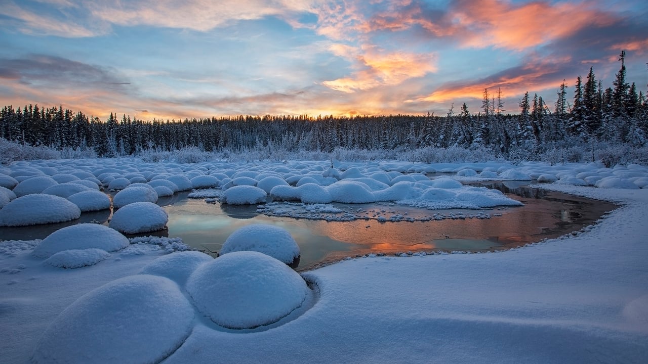 Red clouds at sunset over McIntyre Creek in Whitehorse, Yukon (© Robert Postma/plainpicture/Design Pics)