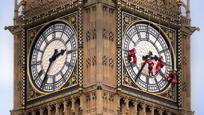 Bing wallpaper November 3, 2019. Workers cleaning the clock face of Big Ben in London, England (© Reuters)