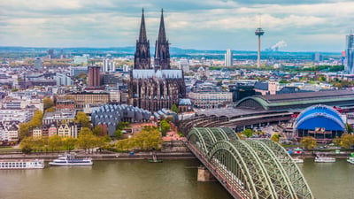 Bing wallpaper September 14, 2023. Luftaufnahme von Köln (© Romas_Photo/Shutterstock)