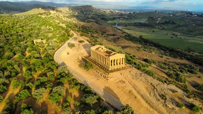 Bing wallpaper September 2, 2025. Tempio della Concordia, Agrigento, Sicilia (© Wirestock/iStock)