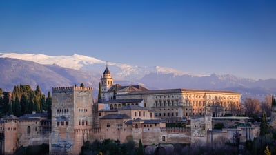 Bing wallpaper April 9, 2026. La Alhambra vista desde el Albaicín, Granada, Andalucía (© Antonio Violi/Alamy)