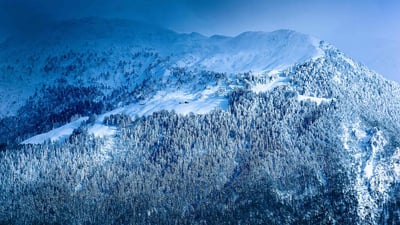 Bing wallpaper February 27, 2020. Panorama des Alpes sous la neige, France (© Beatrice Preve/Alamy Stock Photo)