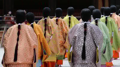 Bing wallpaper May 14, 2021. ｢葵祭の日の下鴨神社｣京都府 (© Buddhika Weerasinghe/Getty Images)
