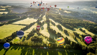 Bing wallpaper August 7, 2025. Hot air balloons over a golf course during the Bristol International Balloon Fiesta (© Ben Birchall/PA Images/Getty Images)