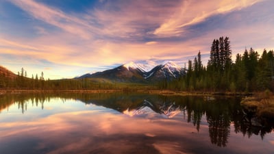 Bing wallpaper November 10, 2024. Sunset at Banff National Park, Alberta, Canada (© fywPhoto 云卷云舒/Getty Images)