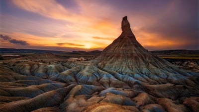 Bing wallpaper September 26, 2019. Colourful sunset over Castildetierra, in the Natural Park of Bardenas Reales, Navarre, Spain (© Inigofotografia/iStock/Getty Images Plus)