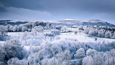 Bing wallpaper December 26, 2020. Families play on the snow-covered slopes at Barnett Demesne Park, Belfast, Northern Ireland (© Stephen Barnes/Alamy)