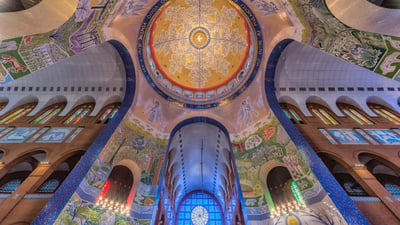 Bing wallpaper October 12, 2023. Vista interna acima do altar principal da Basílica de Nossa Senhora Aparecida, São Paulo (© Marcos Martinez Sanchez/Getty Images)