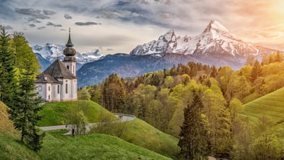 Bing wallpaper March 8, 2025. Wallfahrtskirche Maria Gern und Watzmannmassiv, Berchtesgadener Alpen, Bayern (© bluejayphoto/Getty Images)