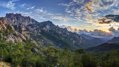 Bing wallpaper June 28, 2020. Lever de soleil au-dessus des aiguilles de Bavella, Corse, France (© Infografick/iStock/Getty Images Plus)