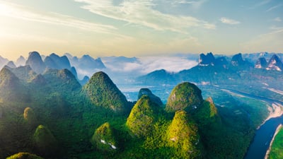 Bing wallpaper May 4, 2025. 日出时分，美丽的喀斯特山脉鸟瞰图，中国桂林 (© zhaojiankang/Getty Images)