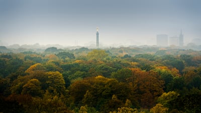 Bing wallpaper September 26, 2025. Herbstliche Farben in Berlin (© Sergio Saavedra Ruiz/Getty Images)
