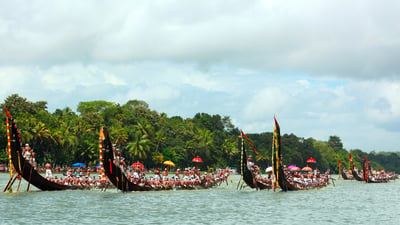 Bing wallpaper September 4, 2025. Oarsmen rowing in snake boats at Aranmula, Kerala (© Rajesh Narayanan/Shutterstock)