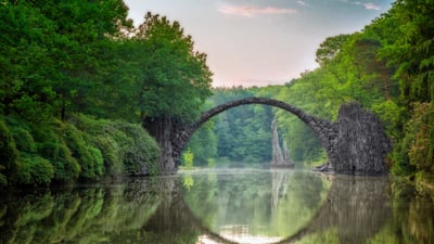 Bing wallpaper August 4, 2023. Rakotzbrücke in Kromlau, Landkreis Görlitz, Sachsen (© DieterMeyrl/Getty Images)