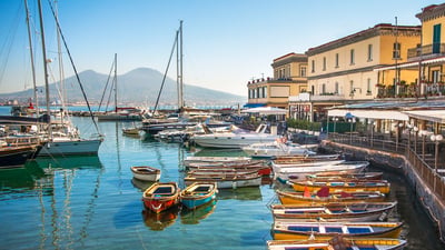 Bing wallpaper September 18, 2026. A Borgo Marinari, sul Golfo di Napoli, Campania, Italia (© Siegfried Schnepf/Getty Images)