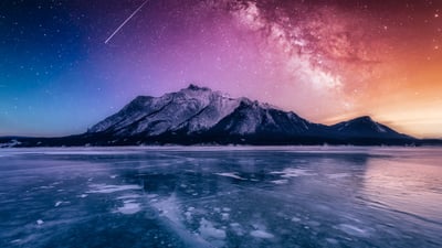 Bing wallpaper January 18, 2026. Le lac Abraham en hiver, Alberta, Canada (© Luis F Arevalo/Getty Images)