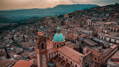 Bing wallpaper July 26, 2025. Cattedrale di San Giuliano, Caltagirone, Catania, Sicilia (© Javier Cosio/iStock)