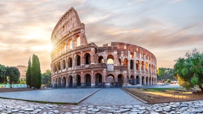 Bing wallpaper April 5, 2025. Tramonto al Colosseo, Roma, Lazio (© Anton Aleksenko/iStock/Getty Images Plus)