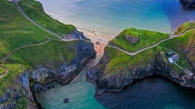 Bing wallpaper March 31, 2020. Carrick-a-Rede rope bridge connecting two cliffs near Ballintoy, County Antrim, Northern Ireland (© NordicMoonlight/iStock/Getty Images Plus)
