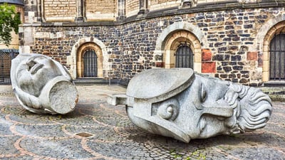 Bing wallpaper August 30, 2023. Köpfe des Heiligen Cassius und Florentius vor dem Bonner Münster, Bonn (© Peter Unger/Getty images)