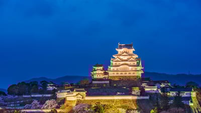 Bing wallpaper April 5, 2023. 姫路城, 兵庫県 姫路市 (© Sean Pavone/Alamy Stock Photo)